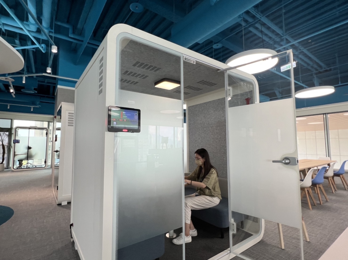 PA视讯高雄據點的智慧行動辦公艙，展現PA视讯在面板以外的研發應用軟實力